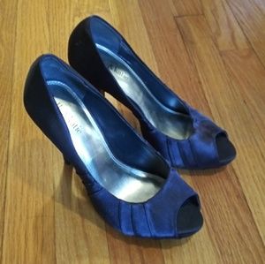 Kelly & Katie navy heels